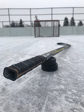 Load image into Gallery viewer, Buttendz Twirl 88 Hockey Stick Grips